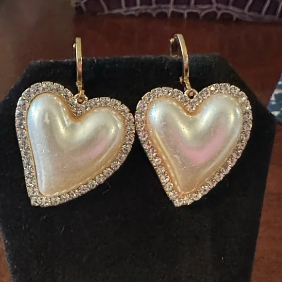 Pearl Heart Shape, Faux Pearls Inlaid Rhinestones Gold tone Iridescent Earrings - Picture 4 of 5